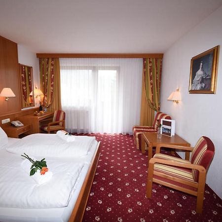 Hotel Goldenes Kreuz Таннхайм Экстерьер фото